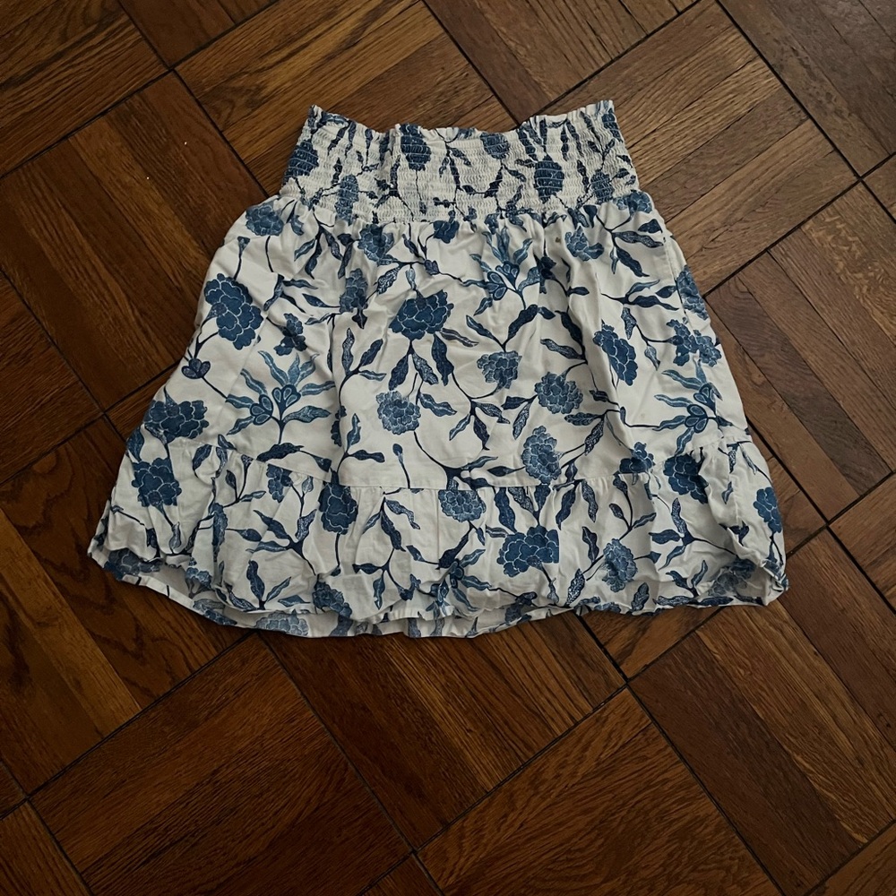 GAP. Floral Blue and White Smocked Skirt. Cotton, lined. Small. Like new.